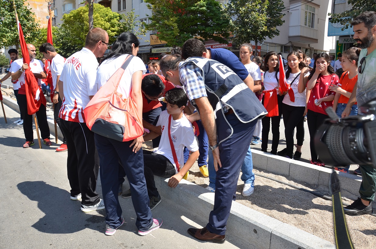 Sıcak Hava Nedeniyle Yere Yığıldı