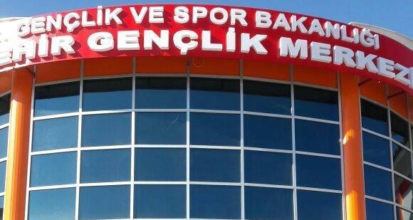 Gençler Hem Eğleniyor Hem Öğreniyorlar