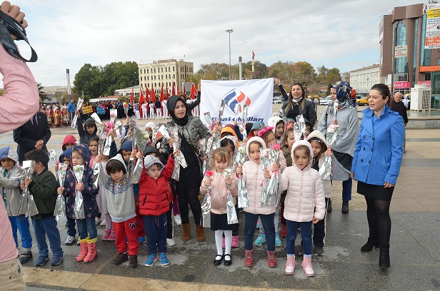 Miniklerden Anlamlı Kutlama