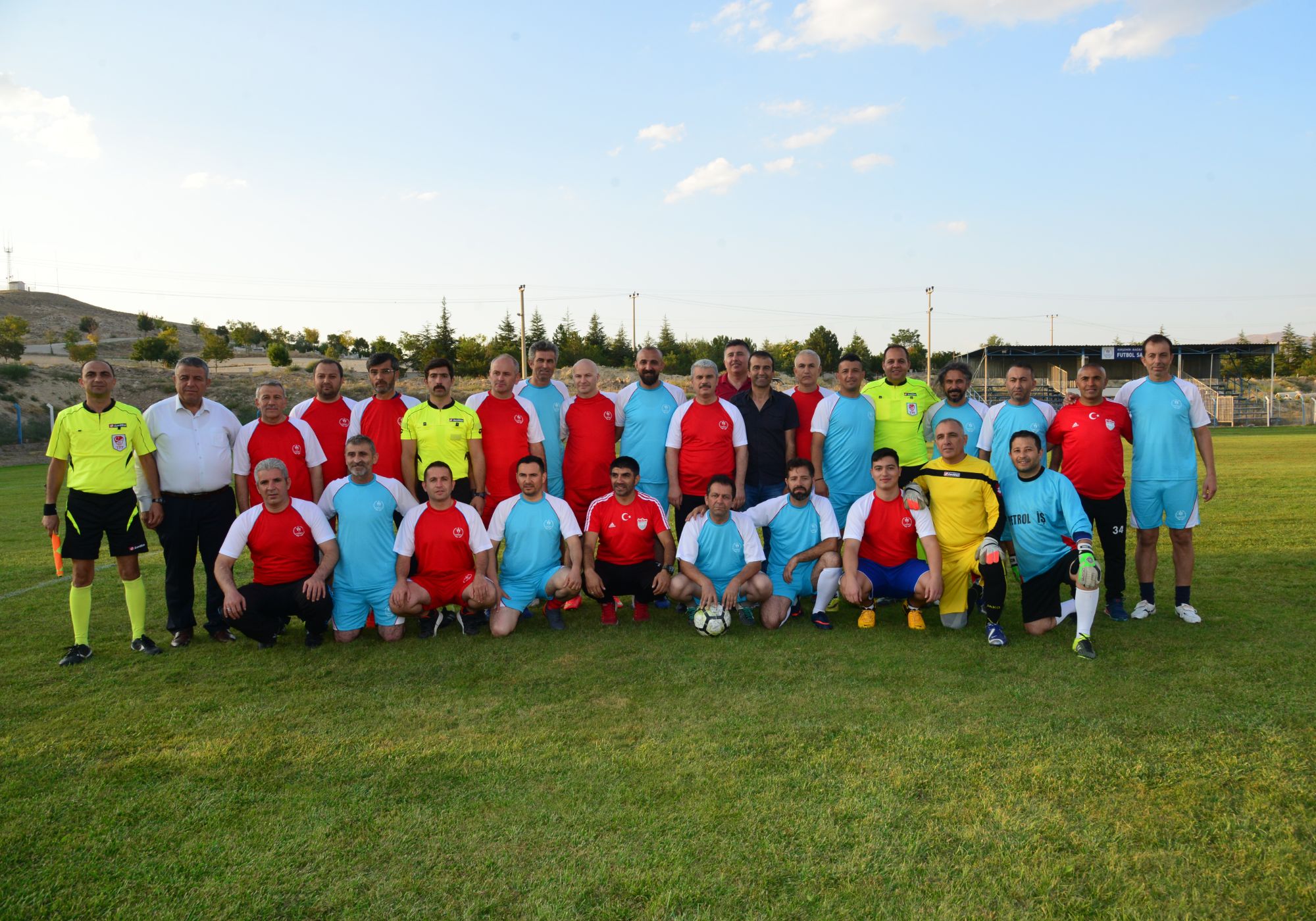 2. Geleneksel Neşet Ertaş Masterlar futbol turnuvası başladı