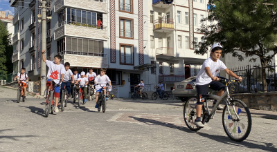 Kırşehir’de Kur’an kursunu başarıyla tamamlayan çocuklar bisiklet turu attı